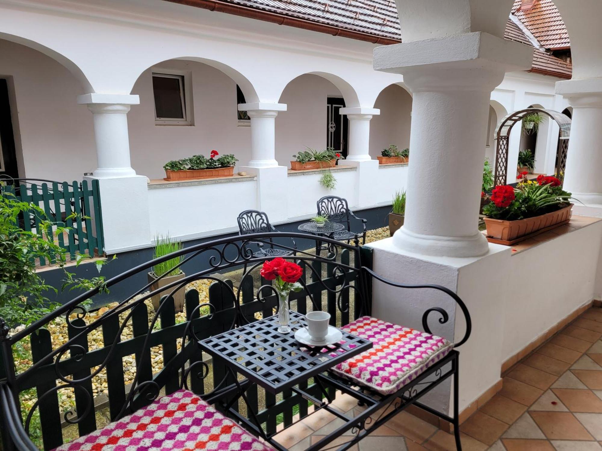 Arkadenhof Kurtz Hotel Markt Allhau Luaran gambar