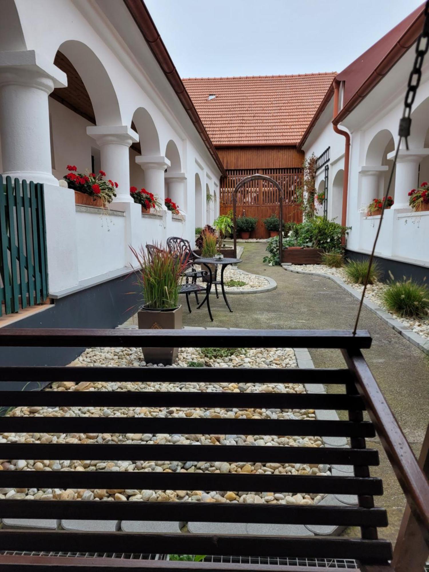 Arkadenhof Kurtz Hotel Markt Allhau Luaran gambar